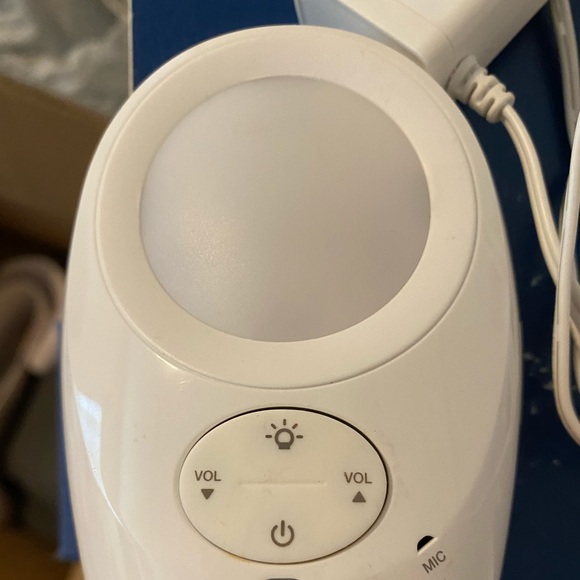Pre-owned VTech baby monitor. In working condition and no longer needed. - Picture 6 of 9